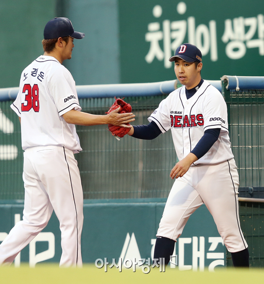 [포토] 유희관 '뒤는 제게 맡기세요'