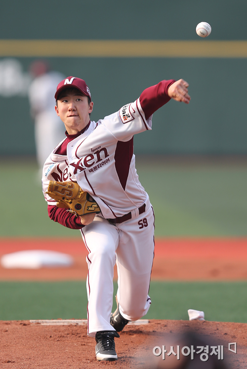 [포토] 강윤구 '홈에서도 멋진 모습 보여드릴게요'