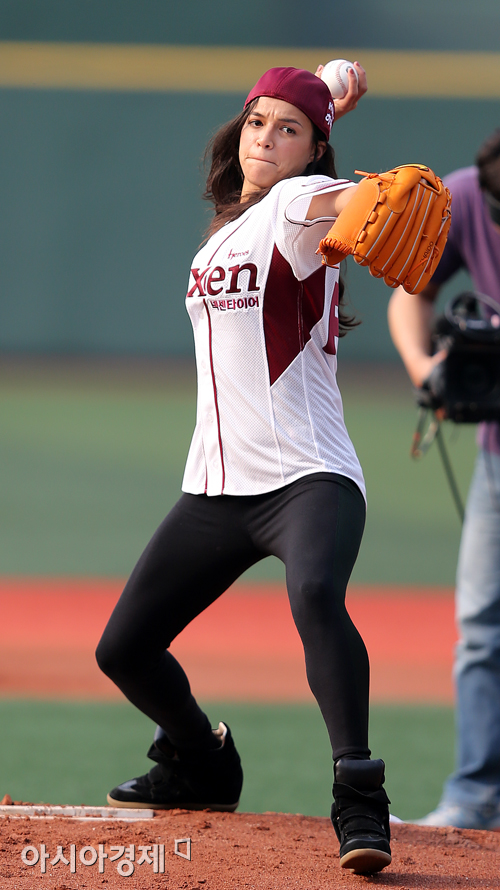 [포토] 미셸 로드리게스 '분노의 시구!'