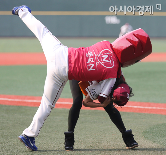 [포토] 미셸 로드리게스 '분노의 업어치기!'