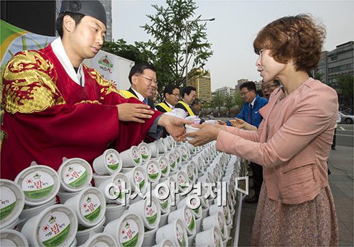 [포토]"아침밥 먹고 힘내세요~"