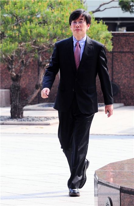 손석희 사장, JTBC 첫 출근 "정론 역할에 일조할 것"