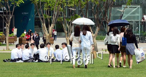 [포토]점심시간 핫플레이스, '서울광장?'