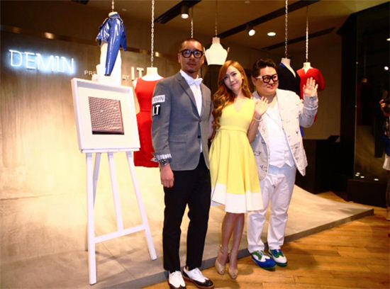 홍콩 최대 패션그룹 I.T에 입점한 드민(DEMIN) 론칭행사에 장민영 디자이너, 소녀시대 제시카, 정윤기 스타일리스트(왼쪽부터)가 참석했다

