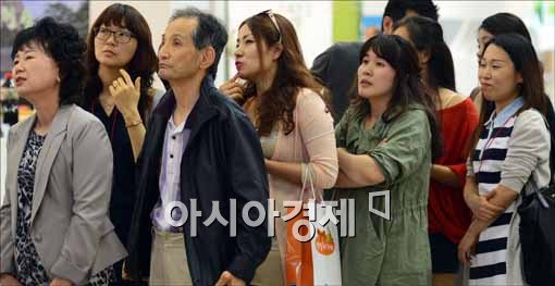 [포토]'시식하기 힘드네'