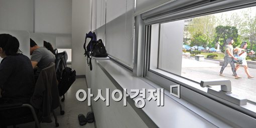 [포토]밖은 떠들썩하지만 