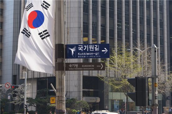 강남구 관광명소 LED 조명 도로명판 불 밝힌다