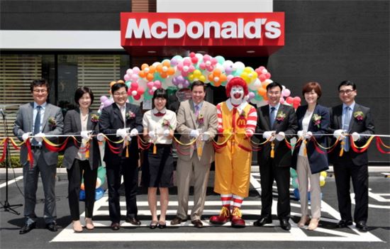 맥도날드, 제주에 100번째 '드라이브 스루 매장' 개장