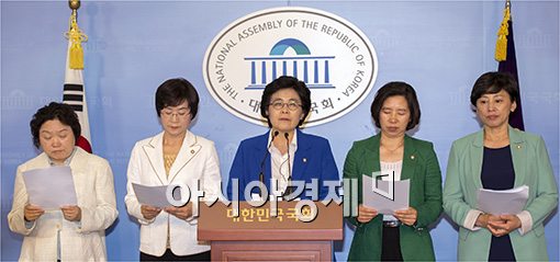[포토]윤창중 관련 기자회견 갖는 여성국회의원들