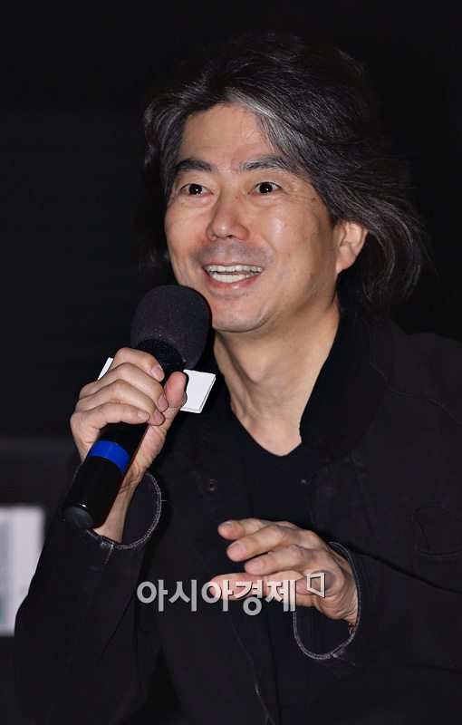 [포토]영화 '콘돌은 날아간다' 소개하는 전수일 감독