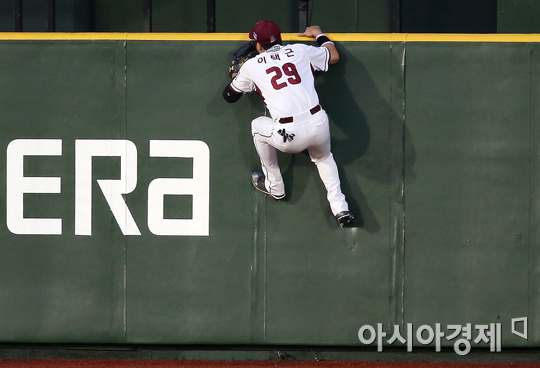 [포토] 이택근 '폴짝'