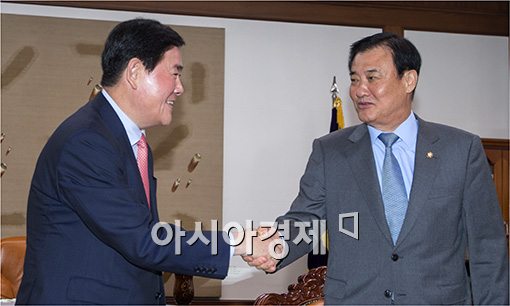 [포토]국회의장 만나는 최경환 신임 원내대표