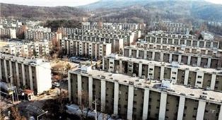 정부가 재건축 초과이익환수제도를 아예 폐지하고 소형주택 의무비율을 완화하겠다고 밝히며 서울 강남 재건축 시장에서 기대감이 피어나고 있다. 사진은 개포주공 1단지 전경.