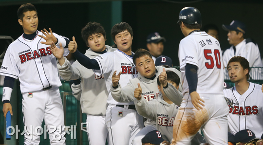 [포토] 김현수 선취득점