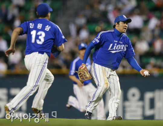 [포토] 채태인 '공 받을 사람이 없잖아'