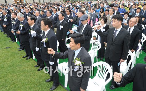 [포토]서울광장에 울려퍼지는 '님을 위한 행진곡'