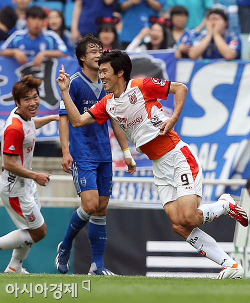 [포토] 추가골 서동현 '골 맛 제대로야'