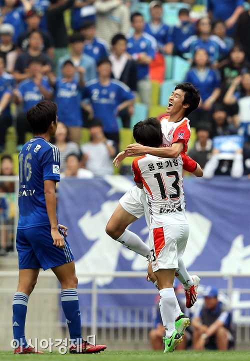 [포토] 추가골 서동현 '날아갈듯한 기분!'