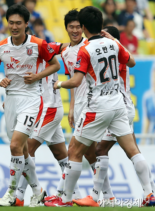 [포토] 서동현 멀티골 기쁨