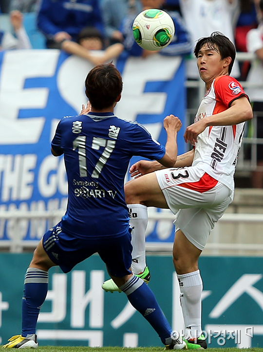 [포토] 홍철-윤빛가람 '적으로 만난 작년의 동지'