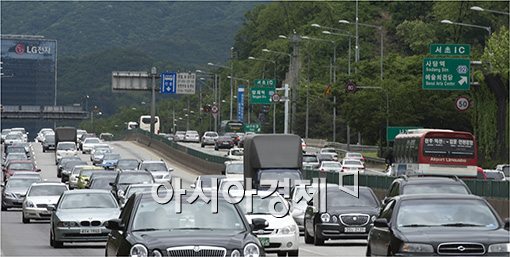 [포토]연휴 마지막 날, 전국 고속도로 정체 시작