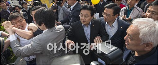 김한길, 서울광장 盧 4주기 추모제서 봉변