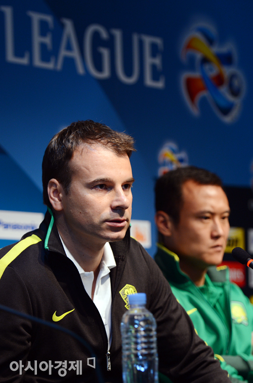 [포토] 각오 밝히는 스타노예비치 감독