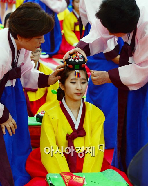 [포토]성인의 의복을 갖추고 