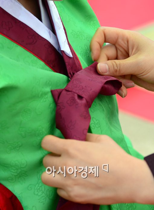 [포토]의복을 갖춰야 진정한 성인이 됩니다 