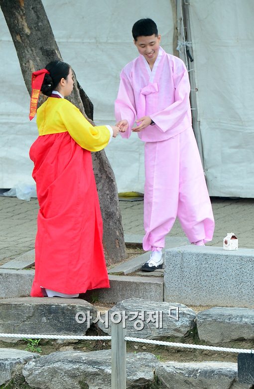 [포토]"낭자, 내 마음을 받아주오"