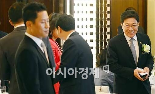 [포토]입장하는 윤상직 장관