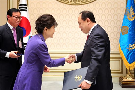 토니모리 배해동 회장, 은탑산업훈장 받아