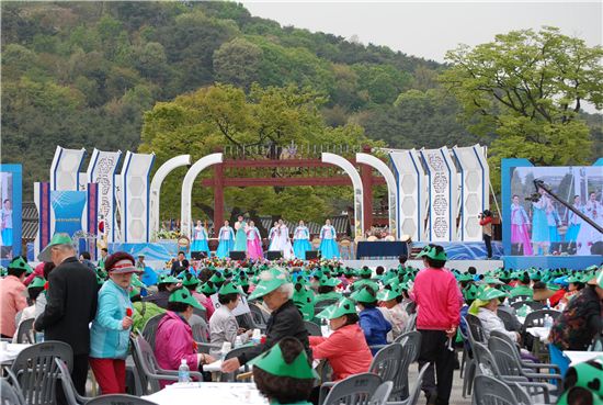 티브로드, 독거노인 1500명 초청 '효도잔치 한마당' 개최