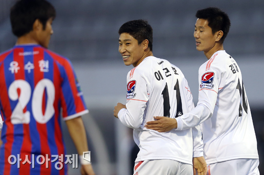 [포토] 선제골 넣고 기뻐하는 이근호