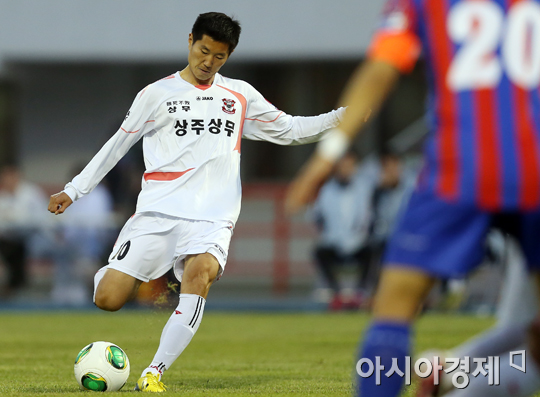 [포토] 김재성 '선제골 시발점되는 프리킥~'