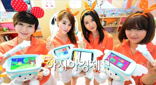 [포토]2013 월드 IT쇼, SK텔레콤 스마트 로봇
