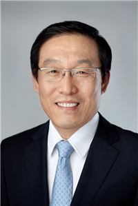 "AMOLED가 자동차·건축·패션·바이오산업 혁신 주도"