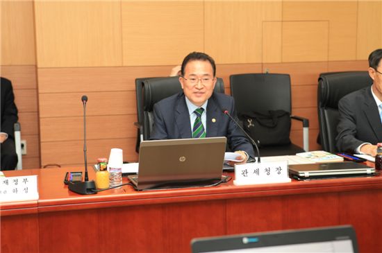 ‘2013년 제1차 FTA기업지원 협의회’에서 백운찬 관세청장이 인사말을 하고 있다.