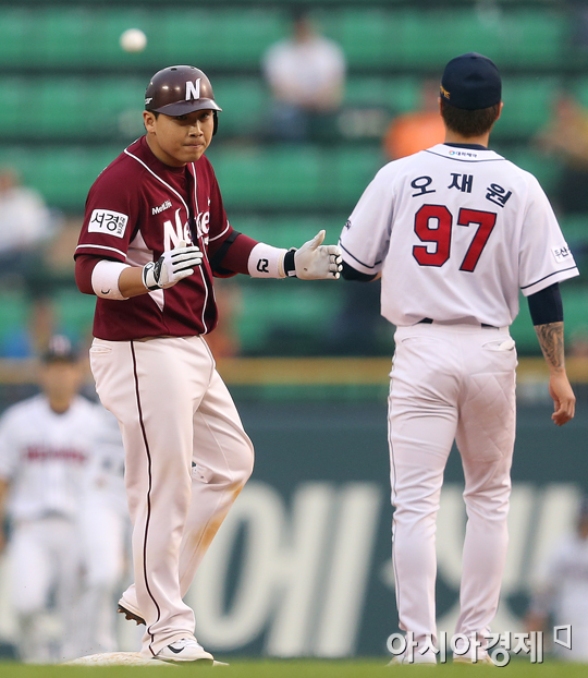 [포토] 2타점 허도환 '곧바로 역전~'