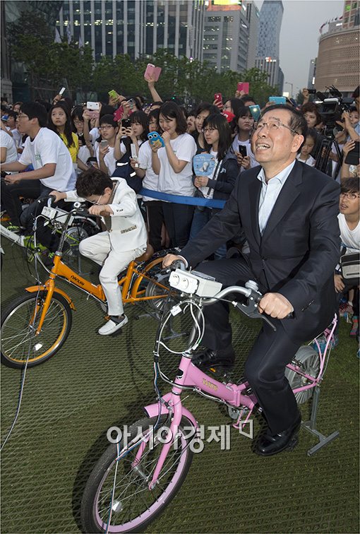 [포토]전기 만드는 박원순 시장