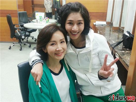 '백년의 유산' 선우선, 전인화와 다정 셀카 '동안미모' 인증