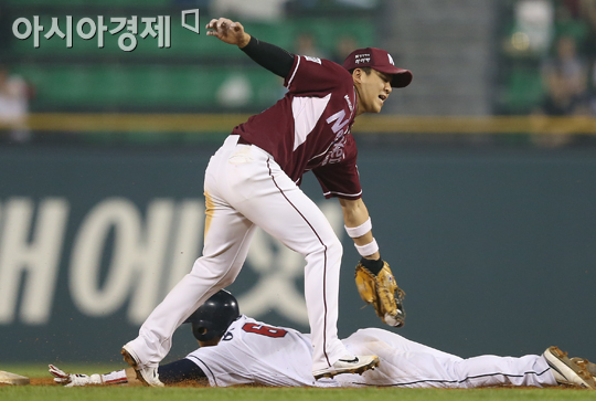 [포토] 김민성 '팔이 짧아서'