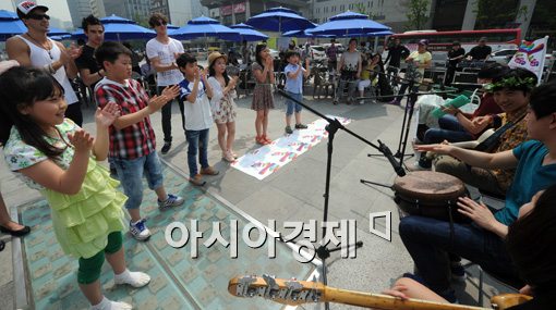 [포토]뜨거운 더위를 즐거운 음악으로 