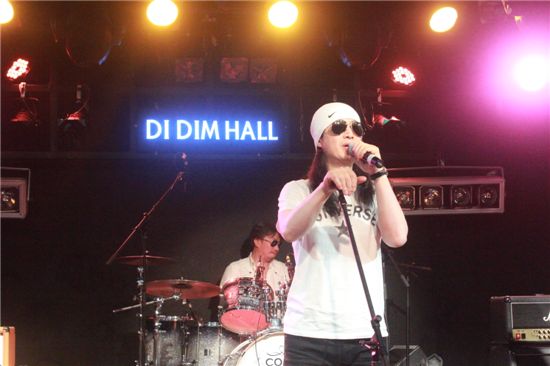 '테리우스' 이덕진, 연합 공연 개최… 록 음악 '재건' 나섰다