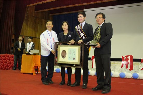 장애인 앵커 이창훈, 세계생명사랑국제상 수상