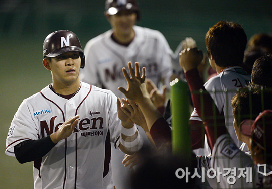 [포토] 김민성 홈인 '추격 넥센!'