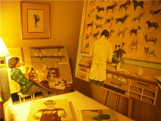 홍콩 중심가 호텔서 '싸이얼굴 그림' 등장