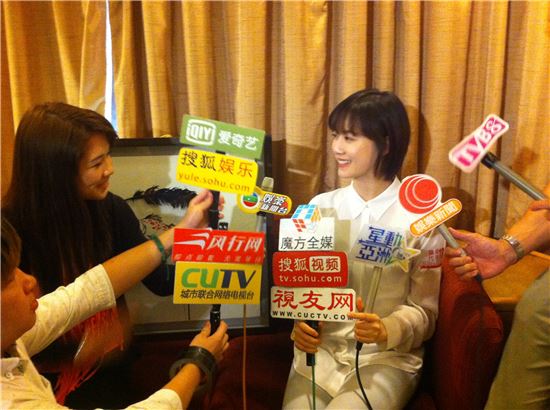 홍콩 중심가 호텔서 '싸이얼굴 그림' 등장