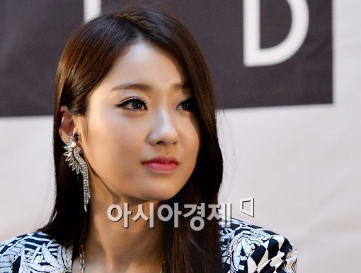 [포토]나인뮤지스 경리, 독특한 귀걸이 '눈에 띄네'