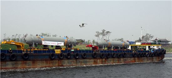 CJ대한통운, 100톤 무게 중량물 아라뱃길로 운송